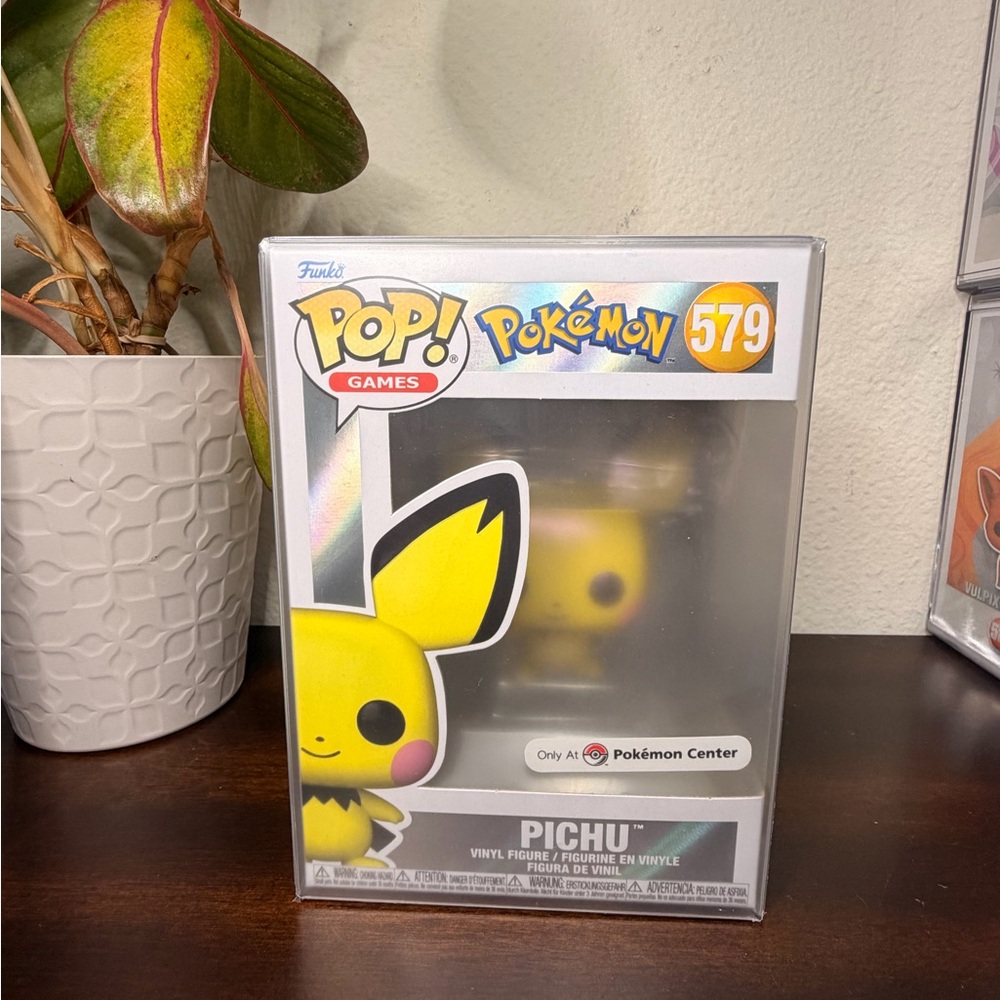 Funko Pop Pokemon Center Pearlescent Pichu 579